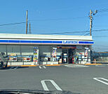 ローソン観音寺流岡町店 295m
