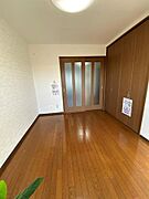 南側洋室♪暖かくて明るいお部屋です♪