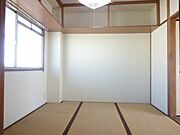北側寝室！上部に棚付き