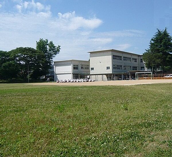 画像8:福知山市立雀部小学校（708m）
