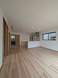 荒河貸家B 3LDKのリビング/ダイニング