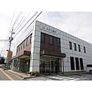 銀行「八十二銀行戸倉支店まで704ｍ」
