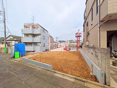 外観：自然の光や風が気持ちの良い角地に立地。