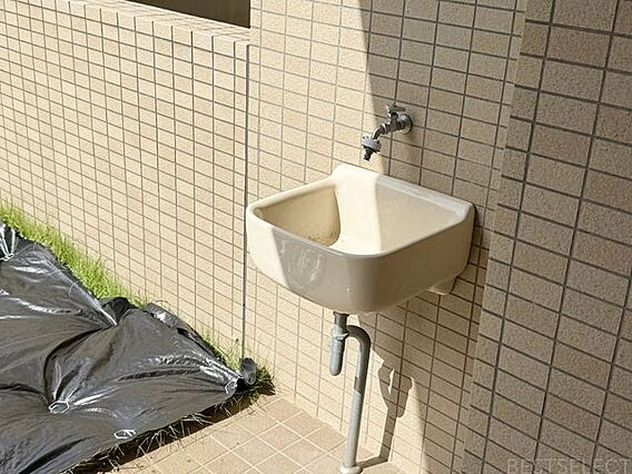 靴を洗ったり，...