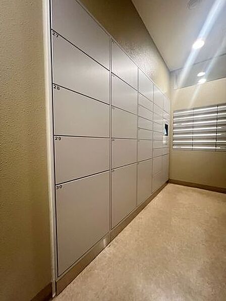 不在時や急な用事の際にも荷物の受取ができる宅配ボックス。