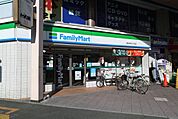 ファミリーマート高知大橋通り店(コンビニ)まで391m