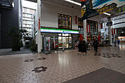 ファミリーマートほにや帯屋町店(コンビニ)まで518m