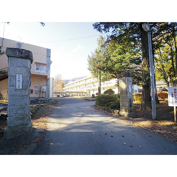 画像19:小学校「伊那市立西箕輪小学校まで1438ｍ」