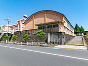 八王子市立長房小学校迄670ｍ