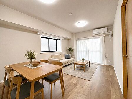 ※画像は実際の室内写真をもとに、家具・調度品の配置例をCG合成したもので、実際とは多少異なります