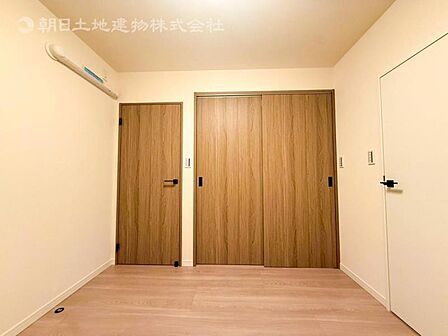 居室はひとり時間を過ごせる安らげるお部屋として活用できます!収納スペースあり!荷物が多くても十分!ベッドや勉強机、テレビなどを置きたい場合におすすめ!!過ごす時間が長くてもゆったり過ごせそうですね!