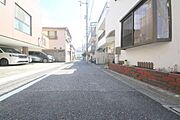 ■小学校まで徒歩4分以内でお子様も安心通学■徒歩圏に保育園や幼稚園が点在し子育て世代のご家族も安心