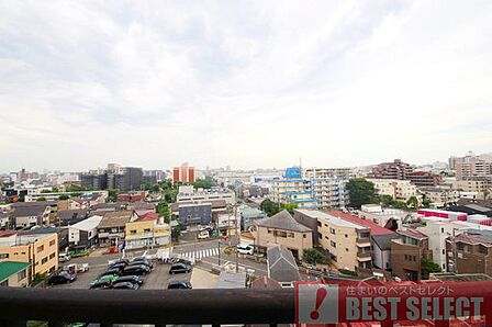 ■9階建て8階部分の南西向き角住戸で陽当り&眺望良好