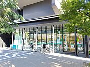 ファミリーマート 早稲田大学中野プラザ店（242m）