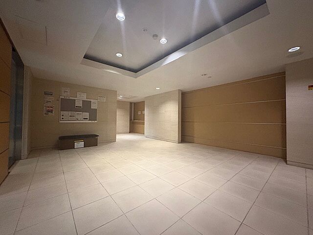 エントランス レヴィール川崎 4階/-