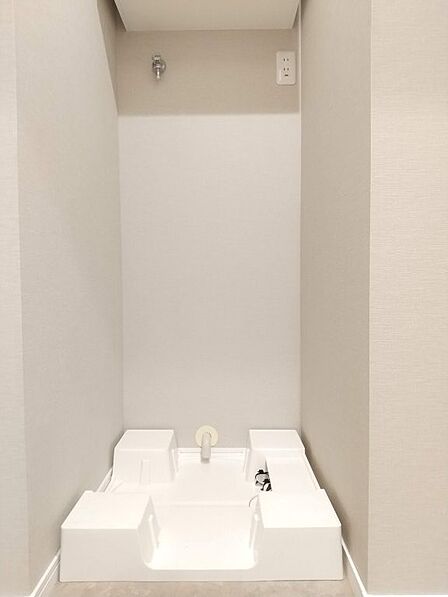 うれしい室内洗濯機置場です!室内洗濯機置場と浴室乾燥機で洗濯するたびに外に出る必要なし!