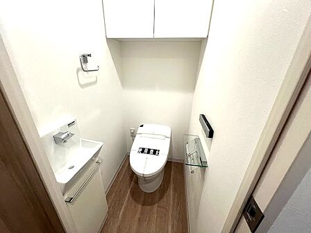 清潔感のあるトイレスペース。シンプルで使いやすい設計です