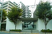 平成14年12月築/15階建/総戸数214戸