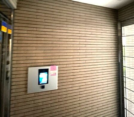 オートロック付き 安心のセキュリティ:防犯カメラ/モニター付インターホン