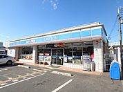 ローソン　新町店 553m