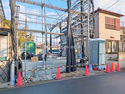 外観：全居室南向きの明るいお住まい！2階建て4LDKのファミリータイプです。