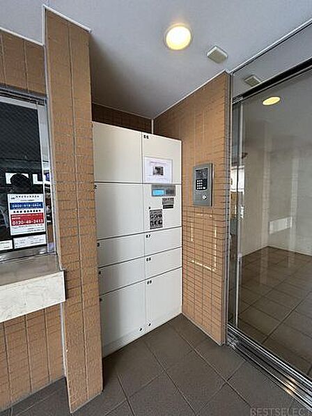 不在時でも安心の宅配ボックス