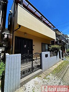 外観:小学校まで徒歩2分でお子様の通学も安心です。 外観:小学校まで徒歩2分でお子様の通学も安心です。
