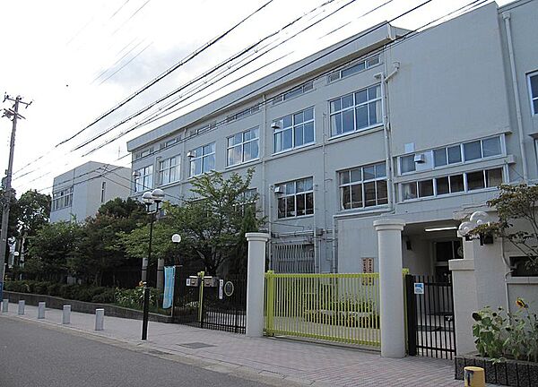 画像20:湊川中学校（403m）