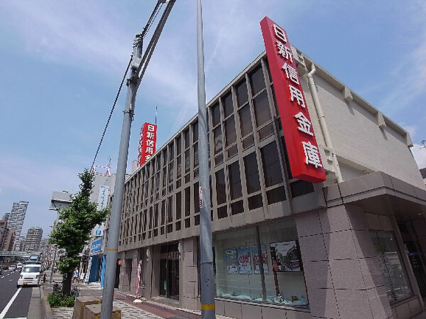 周辺：日新信用金庫本山支店（206m）