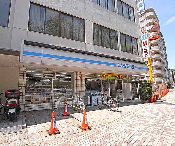 ローソン堀川寺ノ内店まで330m 堀川通に面してます。バス停の目の前でご利用しやすいですね。