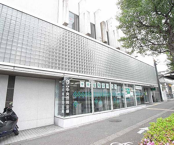 画像22:京都中央信用金庫 大将軍支店まで84m 北野白梅町付近になり、ご利用し易い立地。