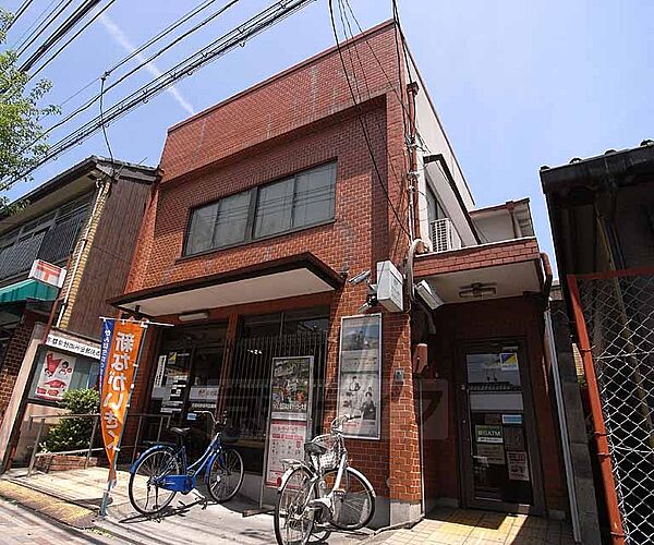 画像2:京都紫野御所田郵便局まで73m 堀川通り沿い バス停、コンビニ、スーパーなど、施設がそろっています