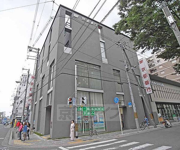 画像4:京都銀行 府庁出張所まで262m 丸太町通り沿いに面し、ご利用しやすい場所に。
