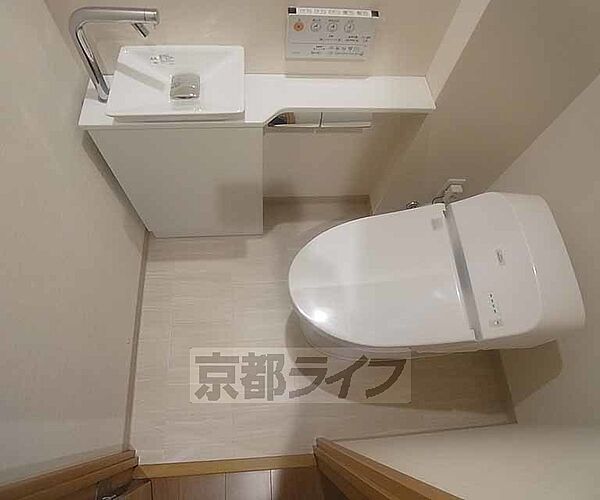 トイレは二箇所ございます。