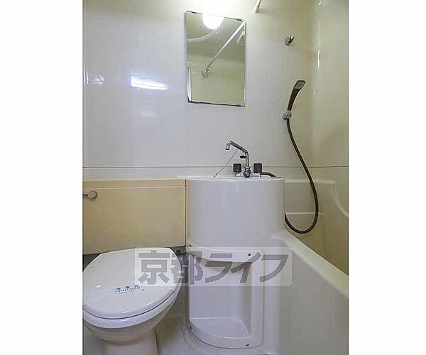 画像6:大きな鏡のついた、使いやすい洗面所です。