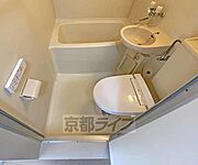 ウォシュレット機能付きトイレです。