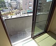 バルコニーが広くて開放感があります。