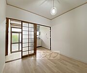 落ち着いた洋室のお部屋です