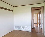 明るい洋室です