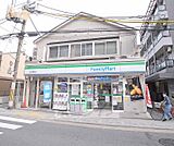 ファミリーマートひぐち桃山店まで250m ＪＲ桃山駅最寄のコンビニです。