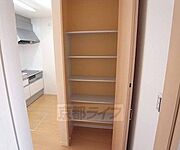 キッチン横の収納です。