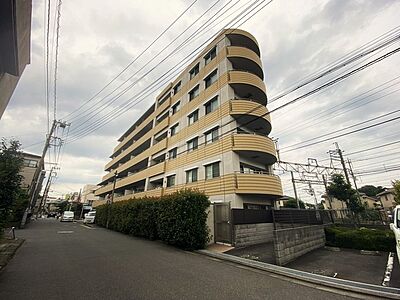 外観：北大宮駅徒歩6分の近さ。 忙しい朝が助かる立地、 暮らしにゆとりが生まれます。 