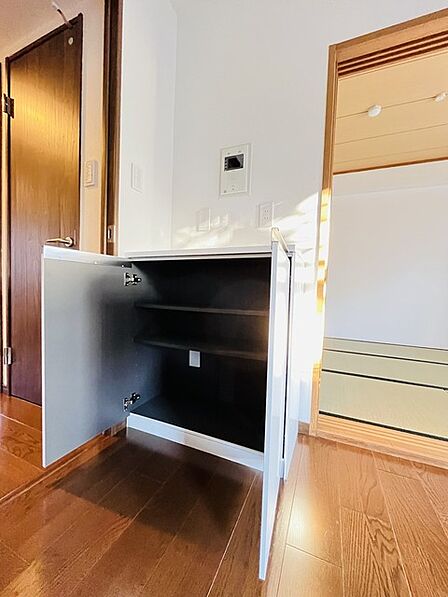 「LDKのここにも収納!」と思える場所に。あるとうれしい共用収納。