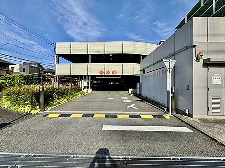 マンション敷地内の駐車場