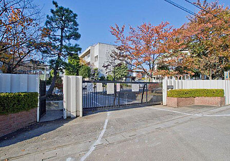 春日部市立立野小学校(330m)