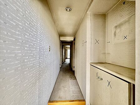 リフォーム工事前。靴がしっかり収まるから、散らかりがちな玄関もスッキリ。
