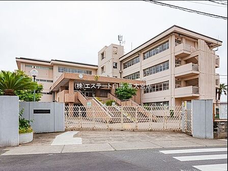 越谷市立大袋東小学校(570m)