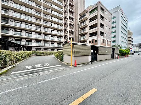 マンション敷地内のゴミ置き場