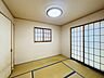 和室：お子様にとっていいお昼寝空間になる和室は、ぜひリビングのお隣で。 