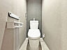 トイレ：新しくお住まいになる方のことを考えて、トイレも新品に交換しました。 